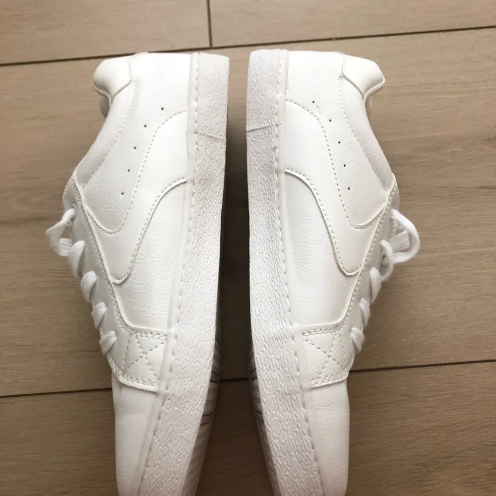 Kids White Low-Top Lace-Up Sneakers